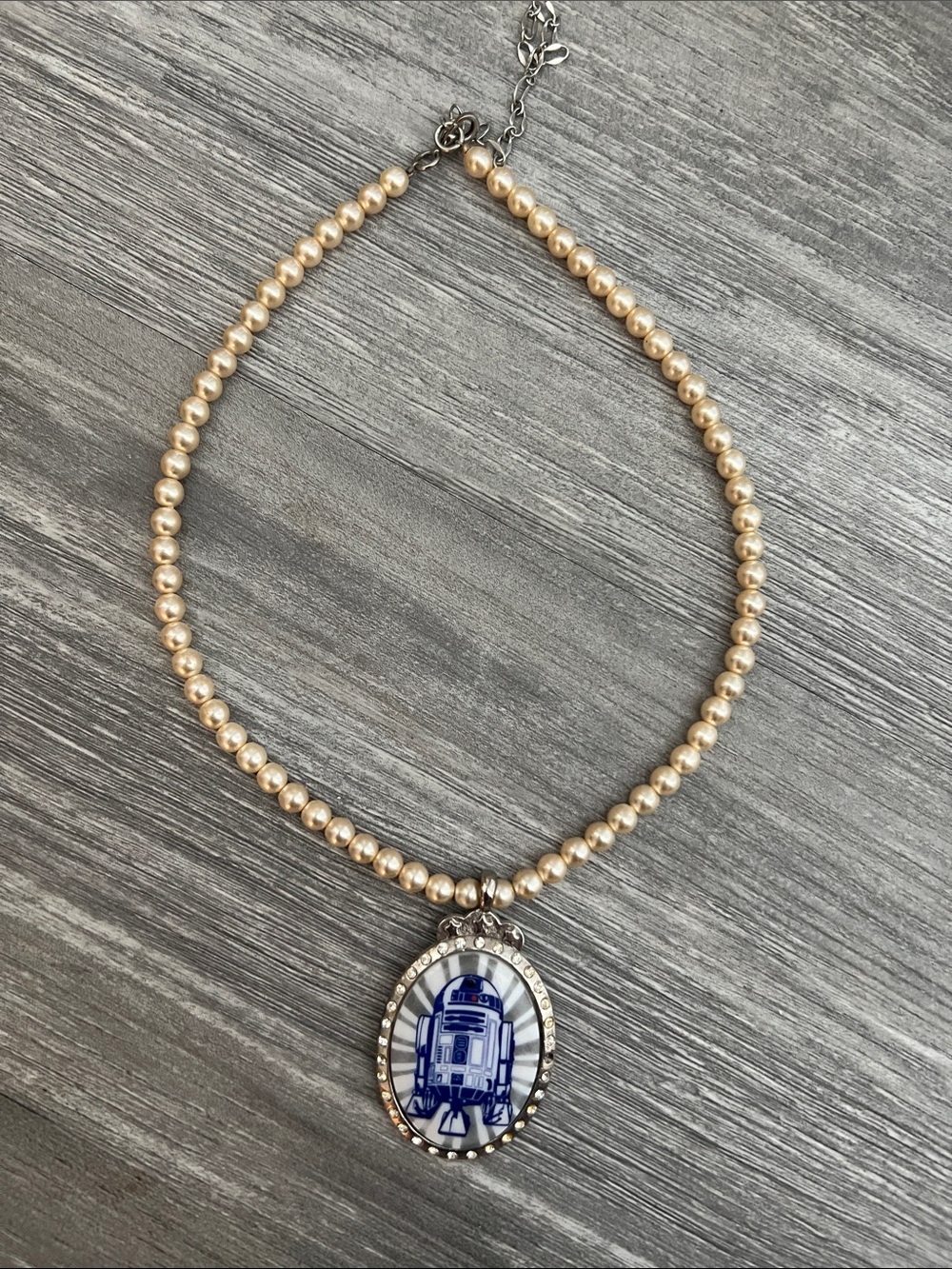 Her Universe R2D2 Pearl necklace